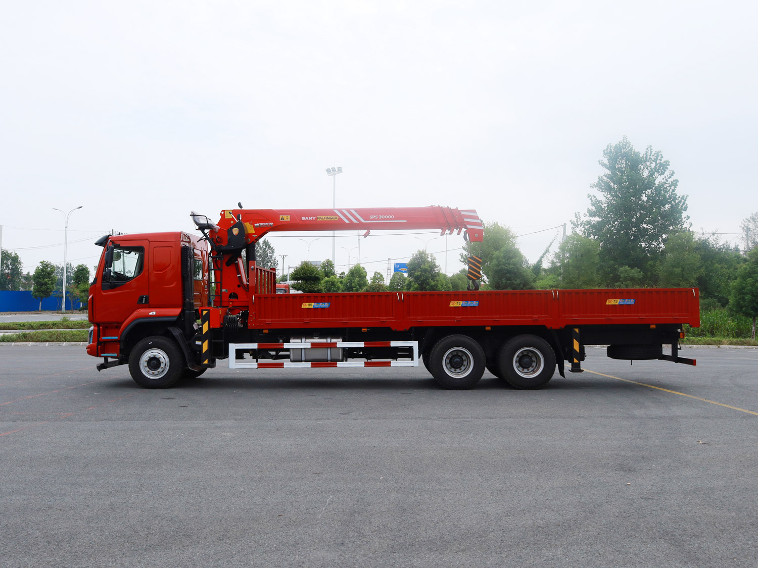 國六東風(fēng)柳汽乘龍H5后雙橋上裝三一12噸直臂式吊機隨車吊