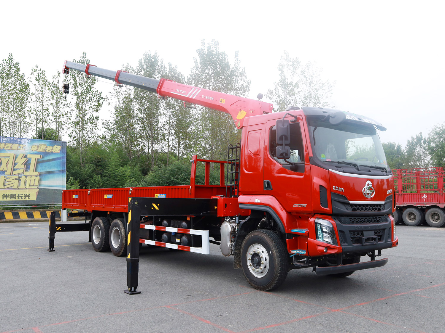 國(guó)六東風(fēng)柳汽乘龍H5后雙橋上裝三一12噸直臂式吊機(jī)隨車(chē)吊