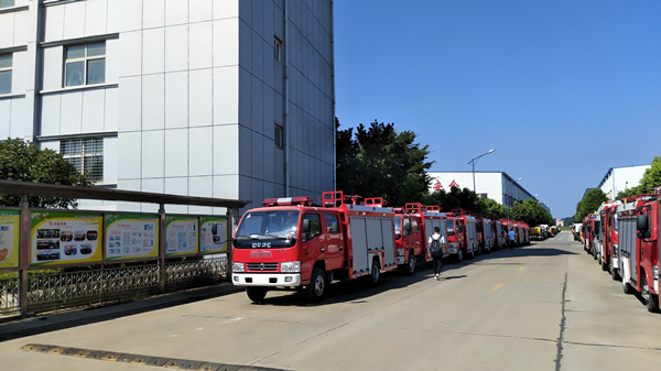 20臺(tái)國(guó)五東風(fēng)小多利卡2.5噸水罐消防車順利交車 20臺(tái)國(guó)五東風(fēng)小多利卡2.5噸水罐消防車順利交車