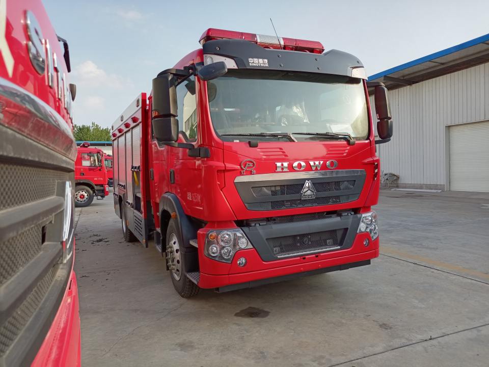 重汽6噸水罐消防車(chē)