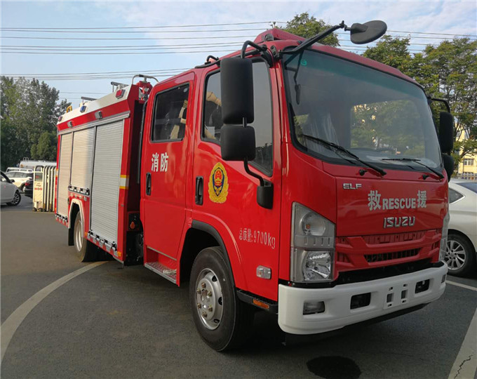 國(guó)六3.5噸五十鈴泡沫消防車