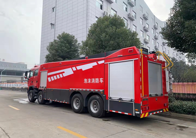 國六  18噸重汽8X4水罐消防車